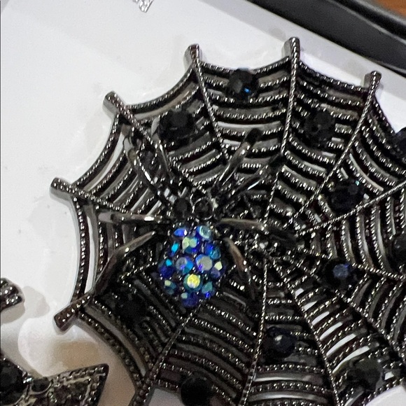 Eye Candy Los Angeles | Halloween Whimsy Brooch Set 🕷️🦇🖤 - Picture 8 of 12